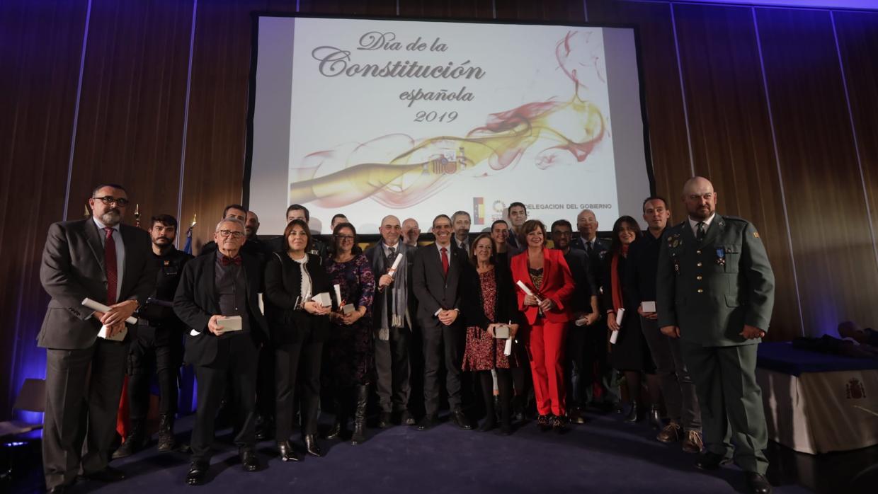 Foto de familia de los premiados.