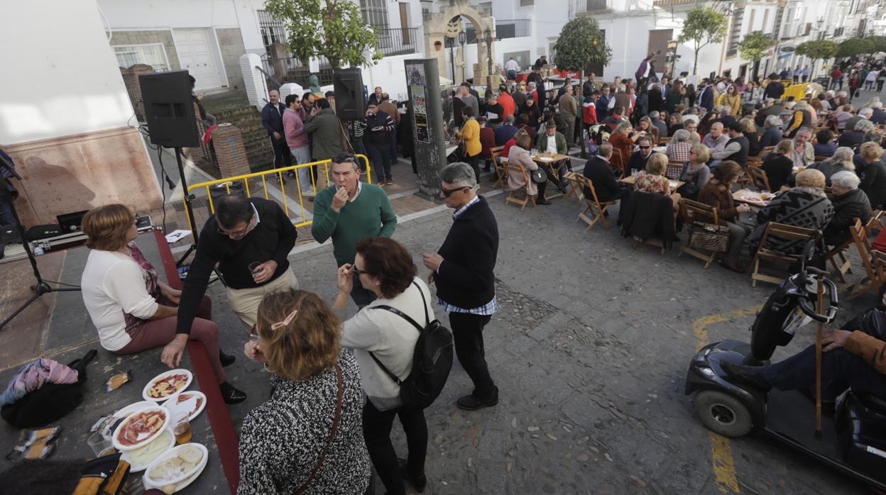 Los bares del centro de Arcos se llenaron a la hora del aperitivo