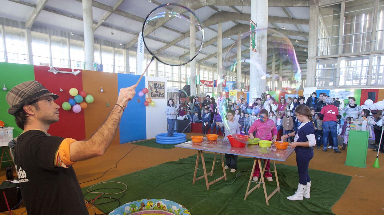 Varios niños jugando en una de las últimas ediciones de Juvelandia.