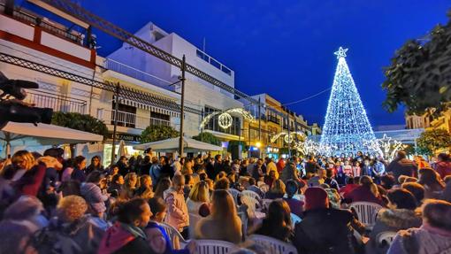 Encendido del árbol navideno en Los Palacios