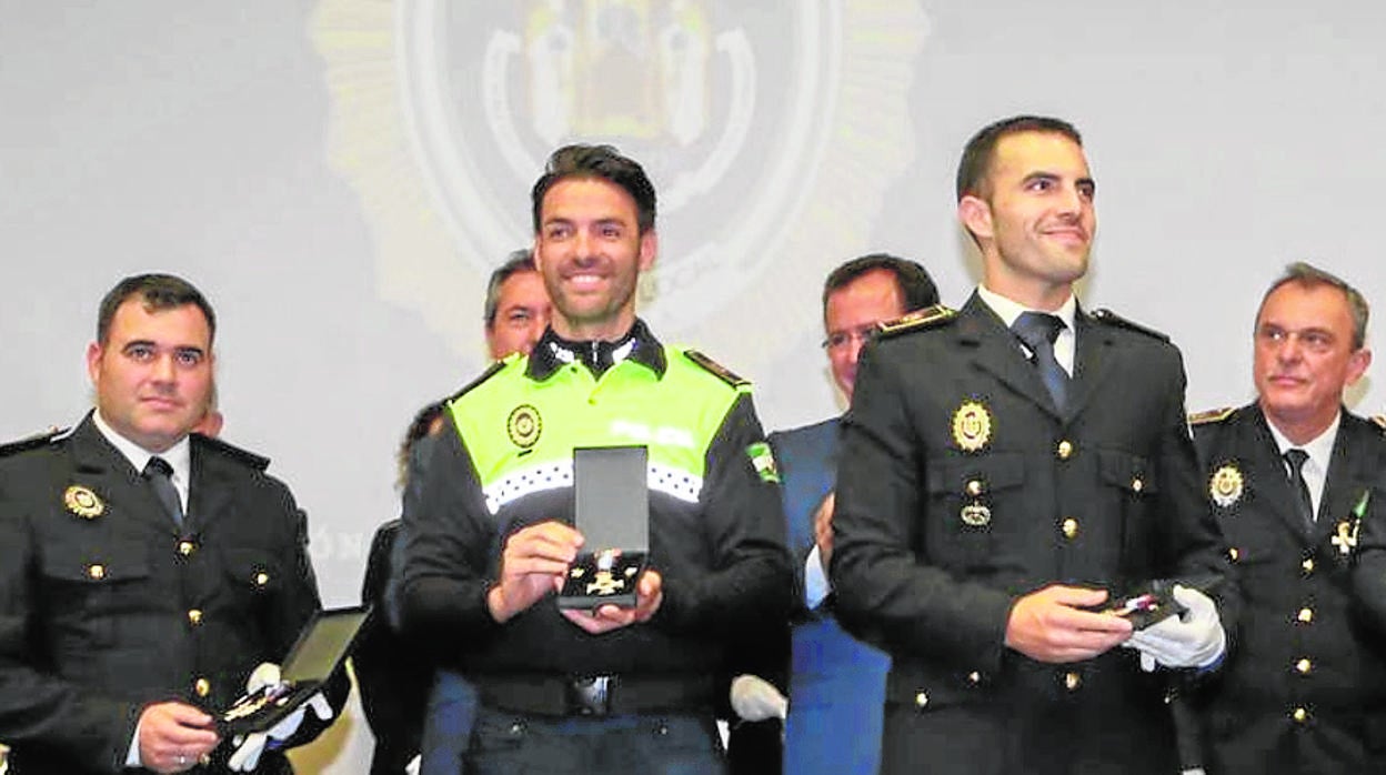 Entrega de medallas a miembros de la Policía Local y la Policía Nacional.