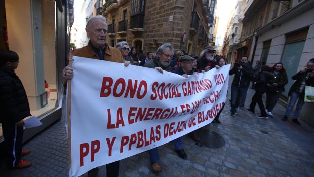 Eléctrica de Cádiz paga por el bono social estatal sin beneficio para los gaditanos