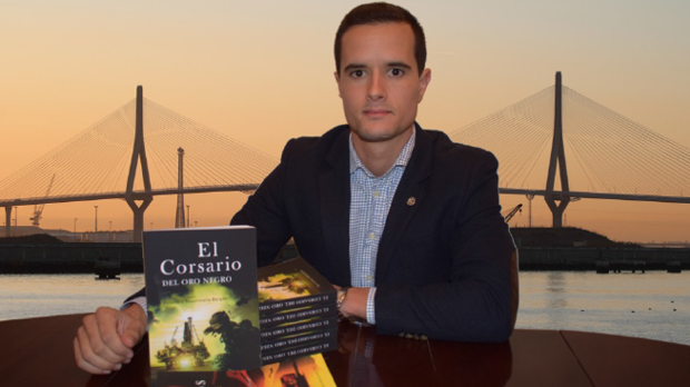 De combatir la piratería en el Índico a publicar su segunda novela