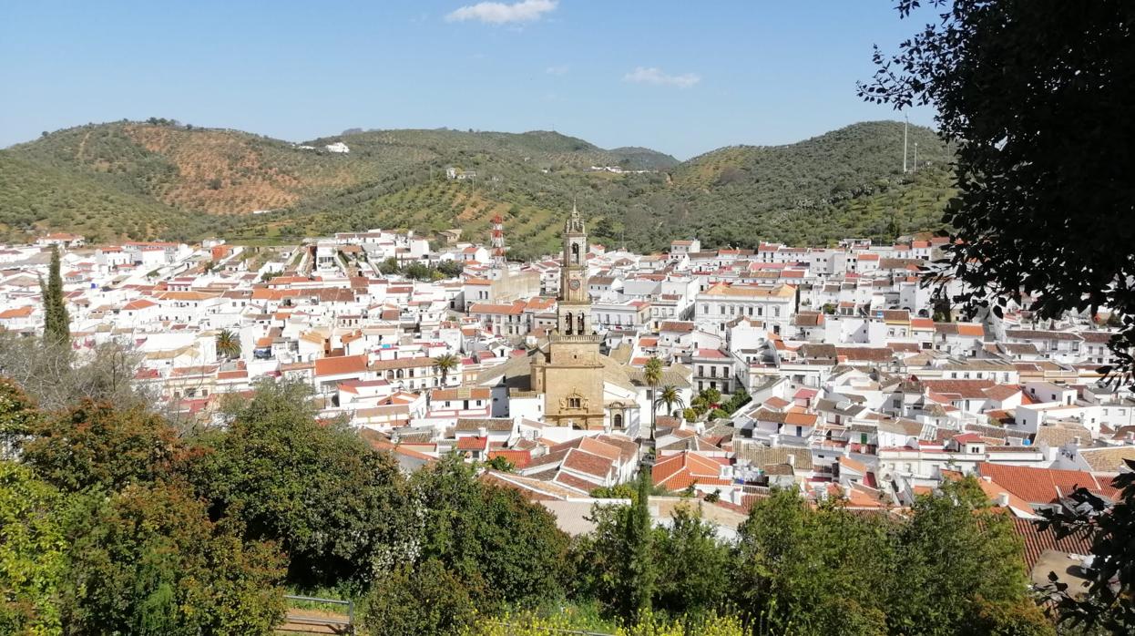 Panorámica de Constantina, municipio más poblado de la comarca.
