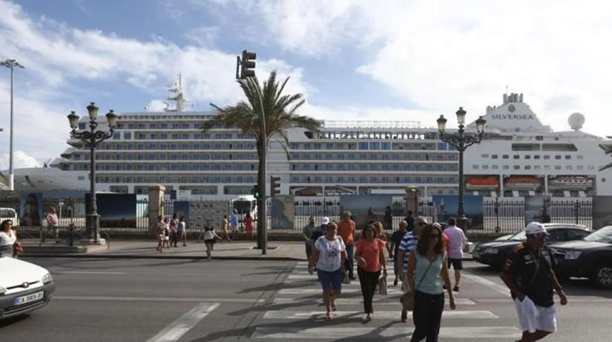 Miles de turistas llegarán a Cádiz en 2020 a bordo de los cruceros.