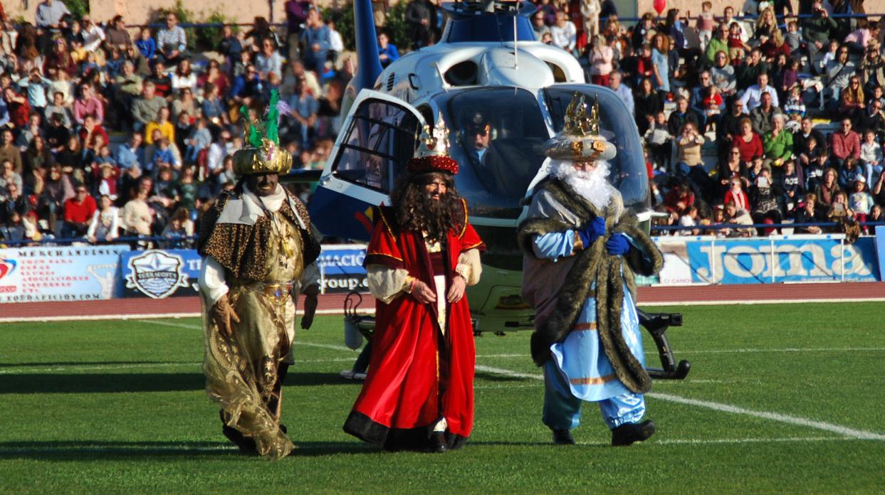 La llegada de los Reyes Magos de San Fernando en helicóptero.