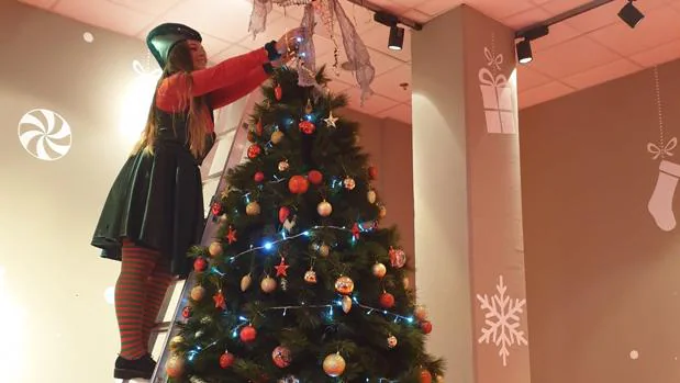 La Estrella de Oriente del colegio SAFA Jerez ya corona el árbol de Navidad de LUZ Shopping