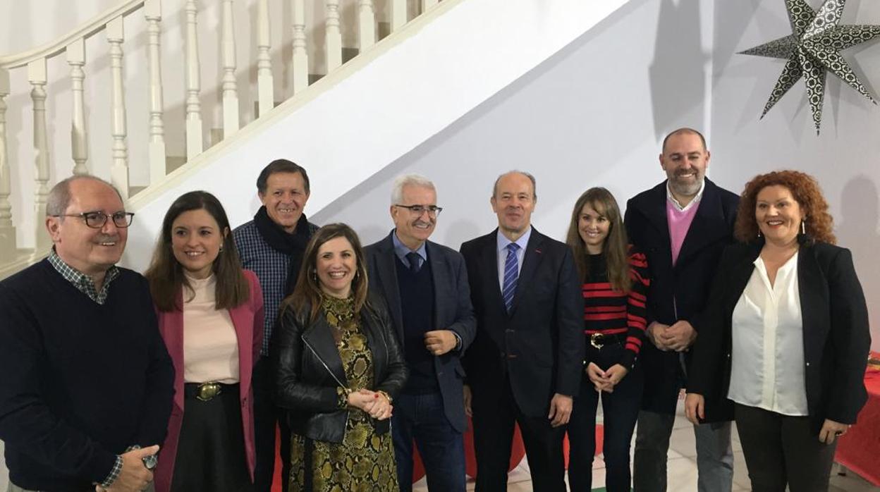 Foto de familia del PSOE de Cádiz durante el desayuno.