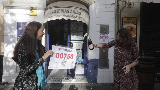 Lotería Navidad 2019: La provincia de Cádiz se resigna a los pellizcos en un año sin Gordo