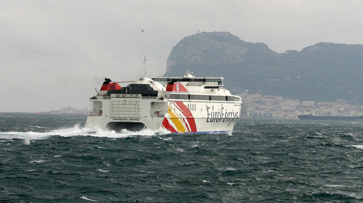 Temporal de levante en el Estrecho