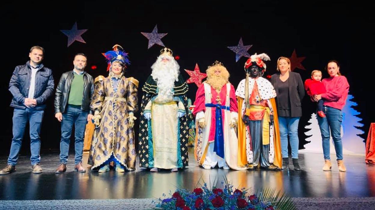 La coronación de los Tres Reyes Magos de Oriente se llevó a cabo en el Teatro Municipal Ciudad de Las Cabezas