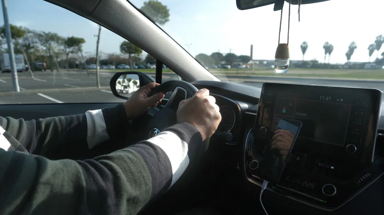 Ex conductores de Uber en Cádiz: «Ni me montaría como usuario porque no sé cuánto tiempo llevará conduciendo»