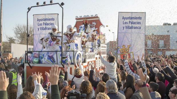 Los Palacios y Villafranca vibra con la Cabalgata de los Reyes Magos