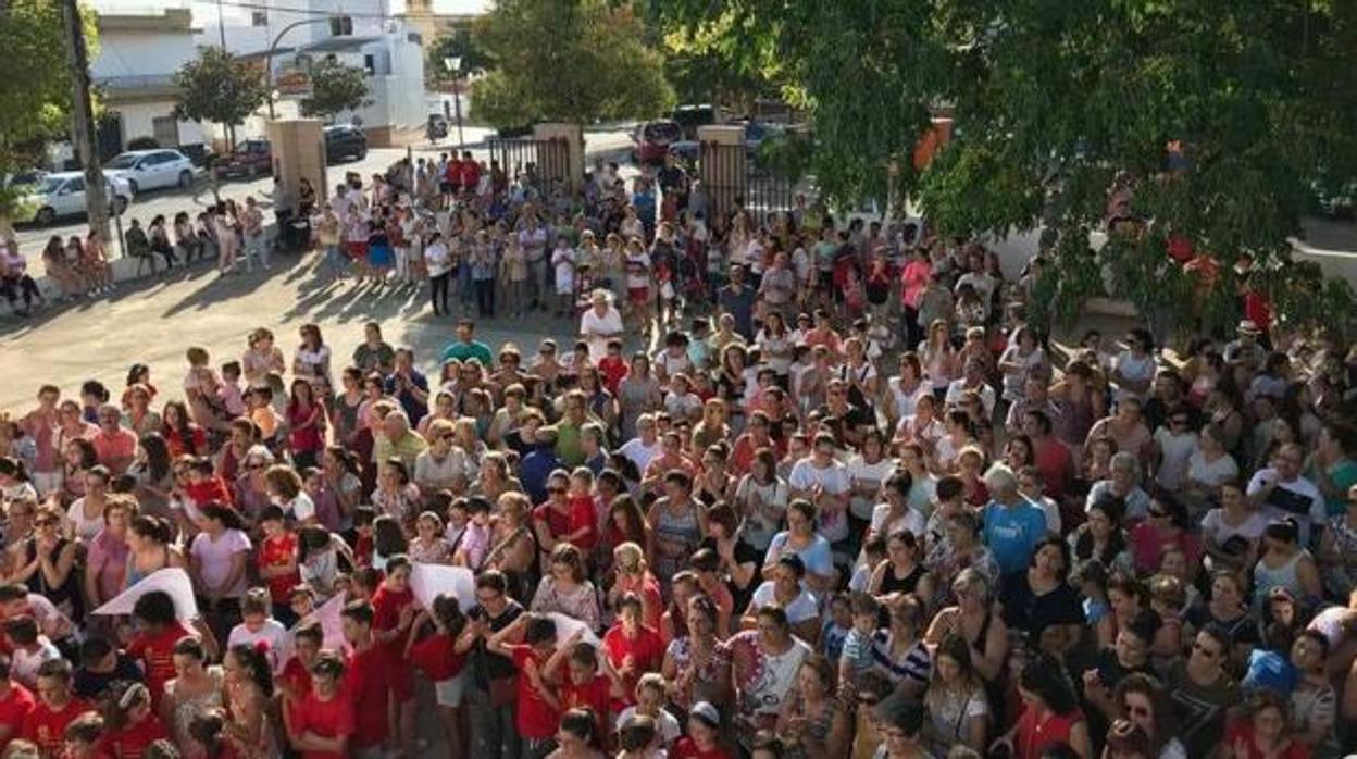 Protesta de los padres de alumnos del colegio Bernardo Barco de La Campana en 2018