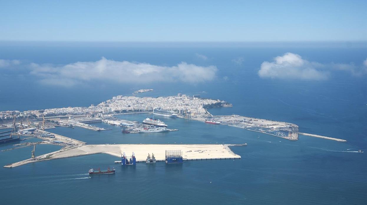 La terminal de contenedores de Cádiz acogerá un proyecto de ensamblaje de grúas