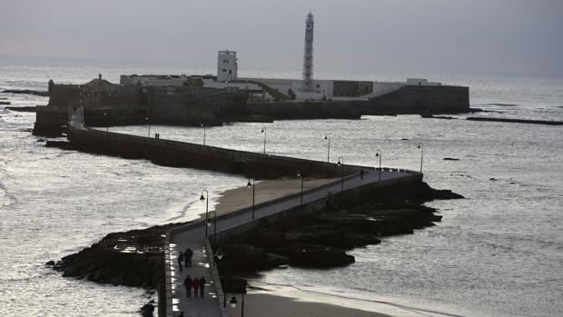 Un niño se queda encerrado en el Castillo de San Sebastián por falta de vigilancia