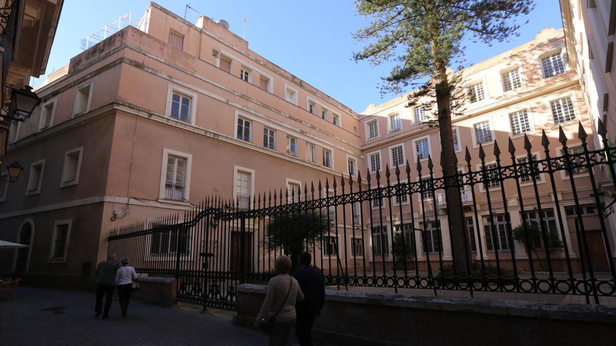 El Ayuntamiento de Cádiz reitera a la Junta que le entregue la antigua Escuela de Artes