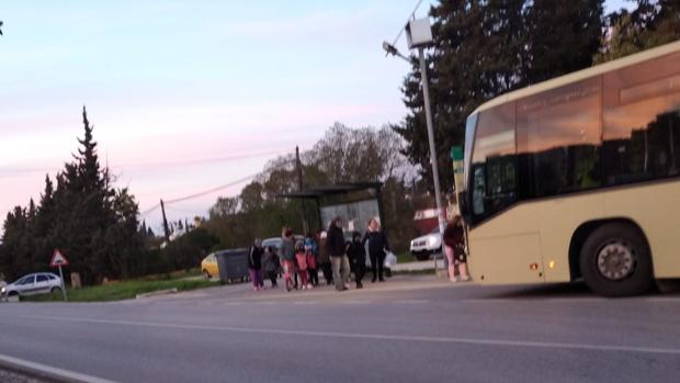 Vecinos de El Marquesado denuncian la falta de iluminación y accesos peatonales en la carretera