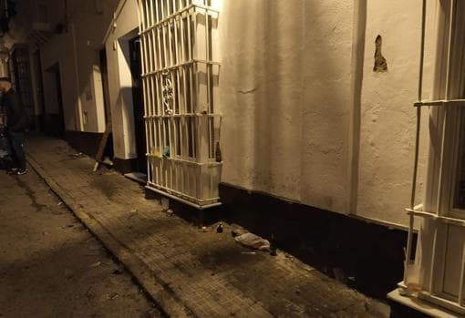 Vecinos de Las Cortes denuncian los «botellones y el ruido hasta alta horas de la madrugada» en su barrio