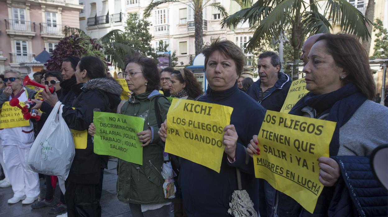 Las limpiadoras de colegios y dependencias municipales han protagonizado numerosas protestas.