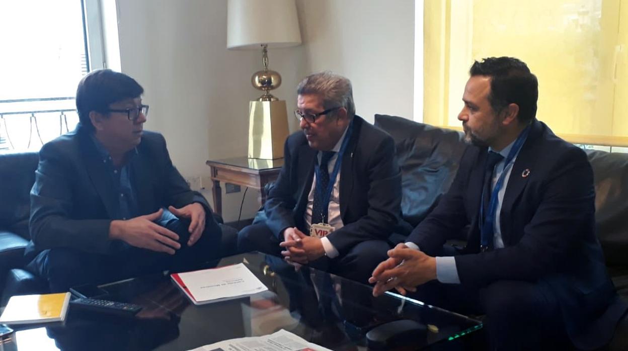 Francisco Salazar, Carlos Toscano y Francisco José Toajas reunidos en la Moncloa