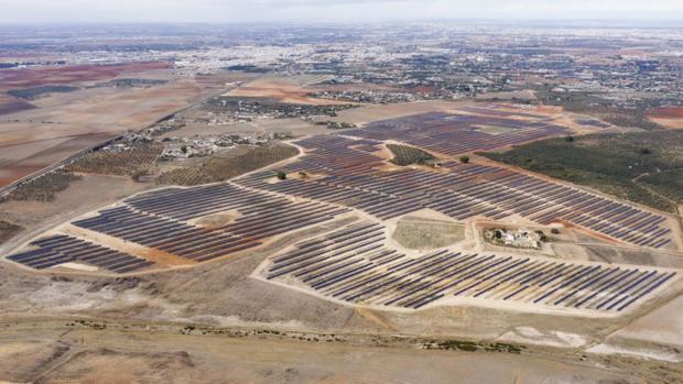 La planta fotovoltaica de Alcalá de Guadaíra inicia su actividad