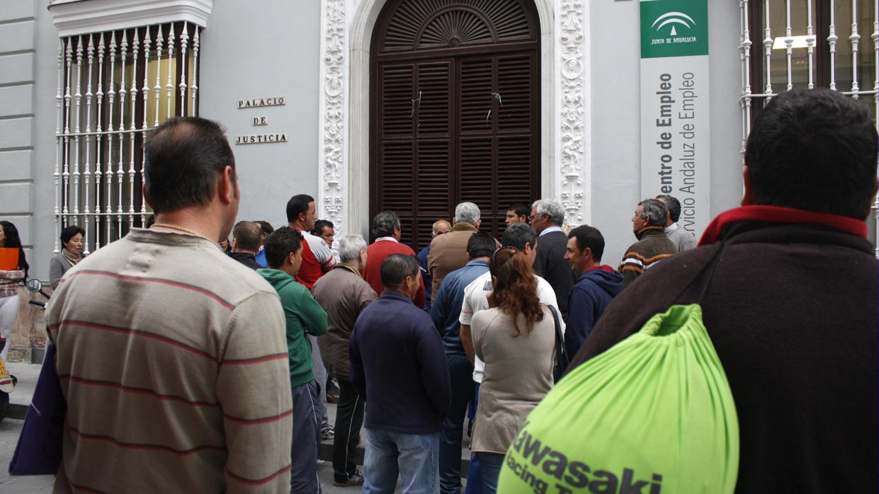 Oficina del INEM en Cádiz.