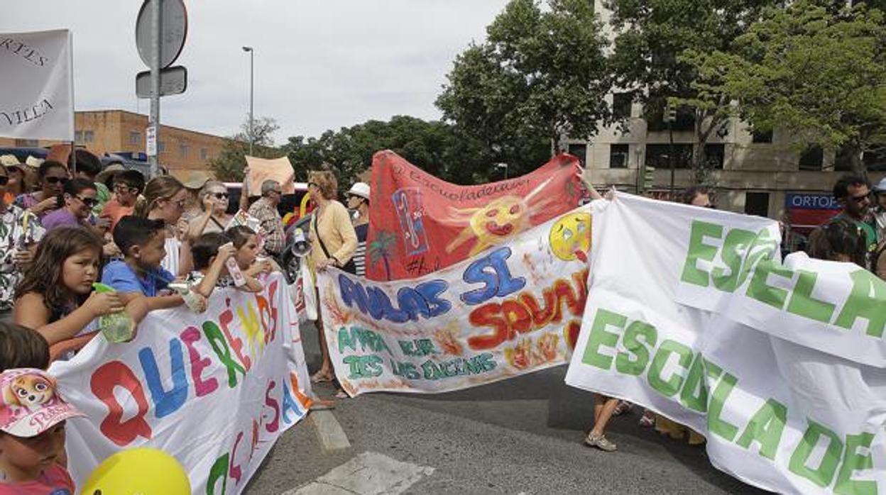 Imagen de archivo de una protesta de los padres por las deficiencias en los centros