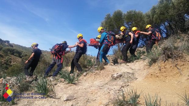 Rescatan a un hombre accidentado mientras buscaba espárragos en El Gastor