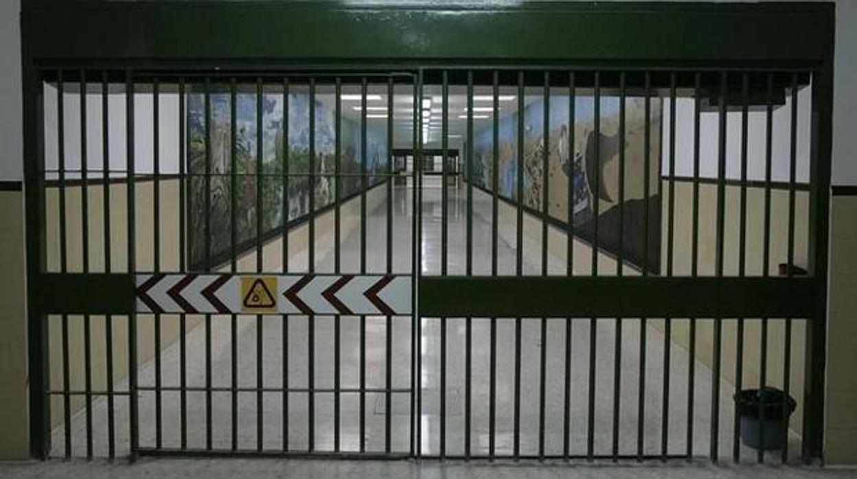 Condenados a uno y tres años de cárcel los dos funcionarios de prisiones juzgados por torturar al parricida de Arcos