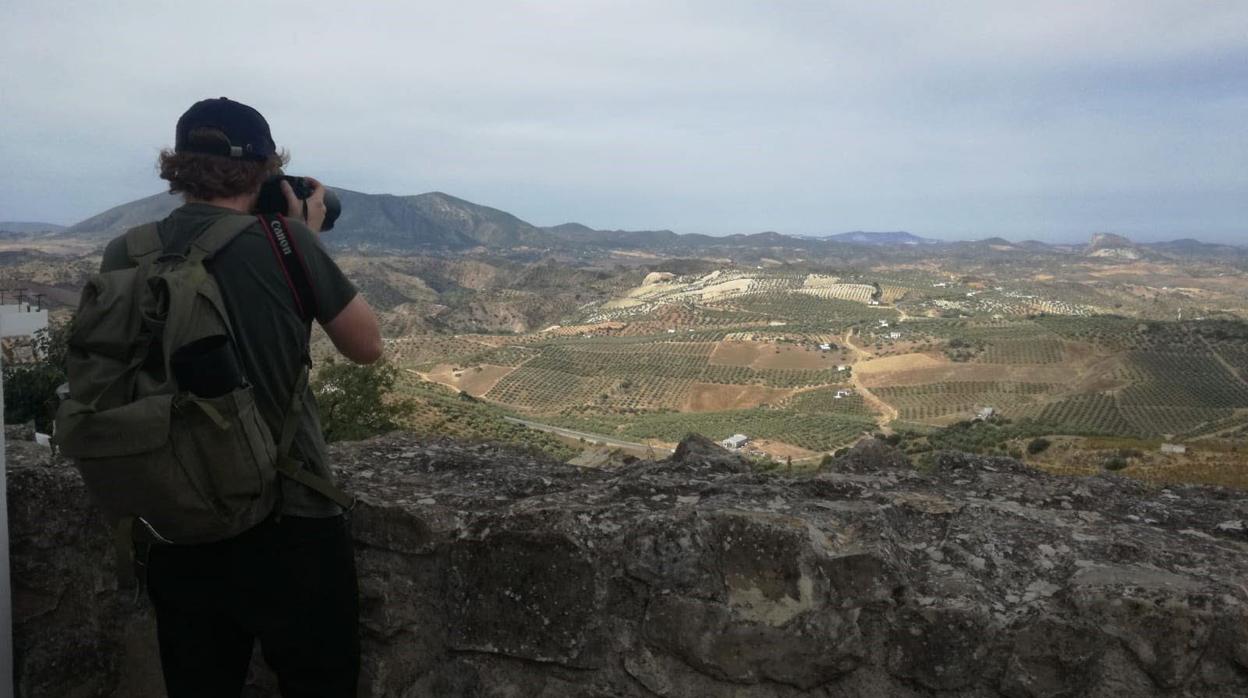 Un fotógrafo en la Vía Verde.