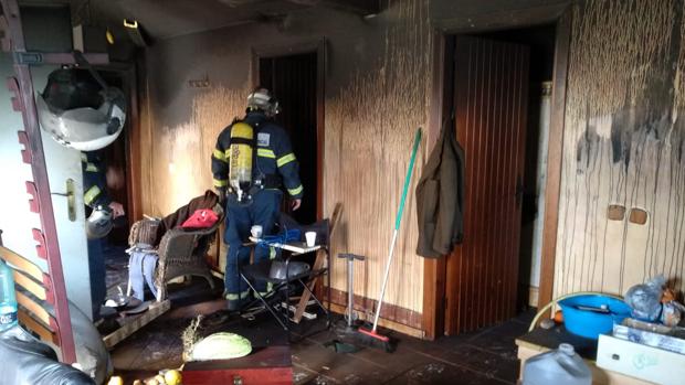 Un incendio calcina el interior de un chalet en Chiclana