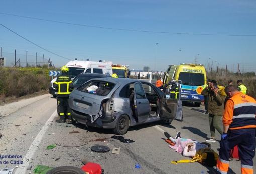 Heridas dos personas en un choque entre dos vehículos en la A-393 en Arcos