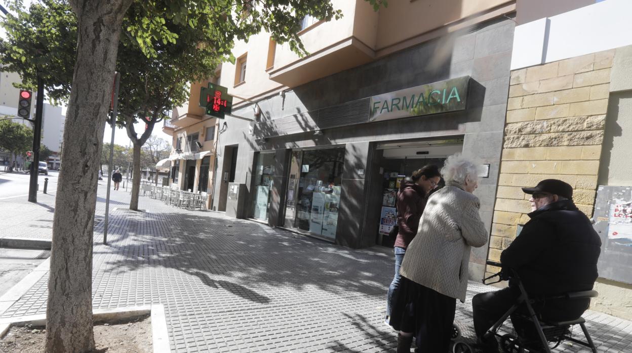 Mascarillas agotadas en Cádiz por el «pánico» al coronavirus