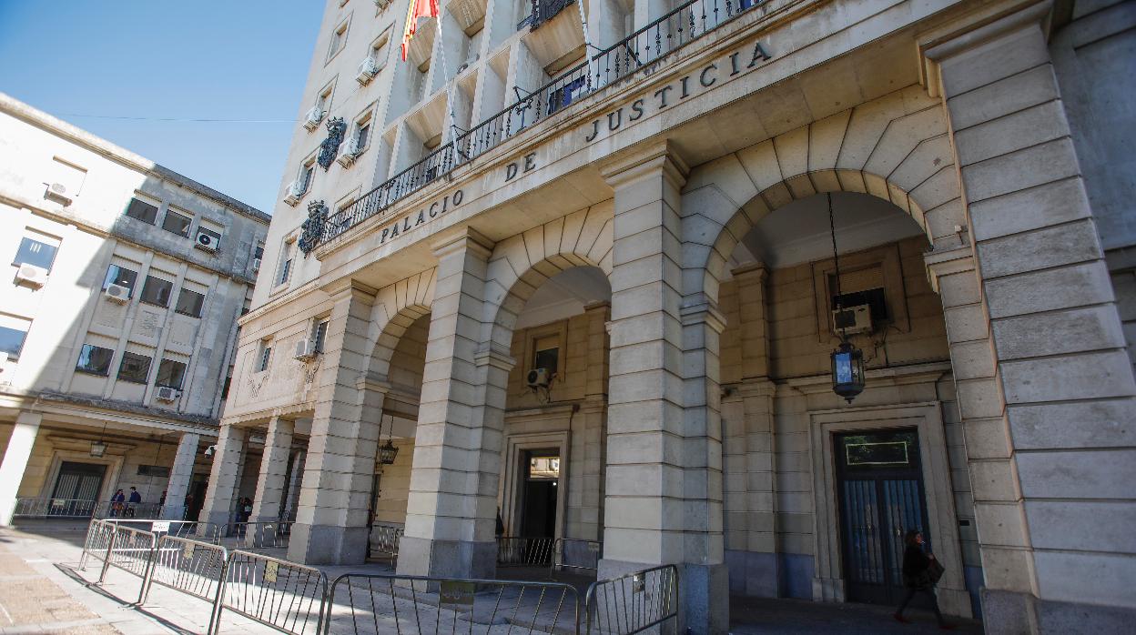 La Audiencia de Sevilla ha condenado a un varón por abusar de la hija de su primo