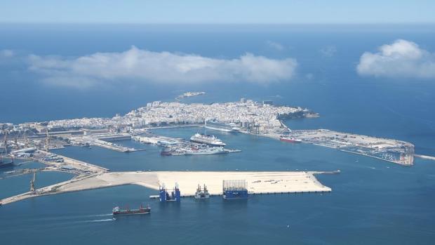 La Autoridad Portuaria prepara el muelle de La Galeona para la llegada de las grúas de Concasa