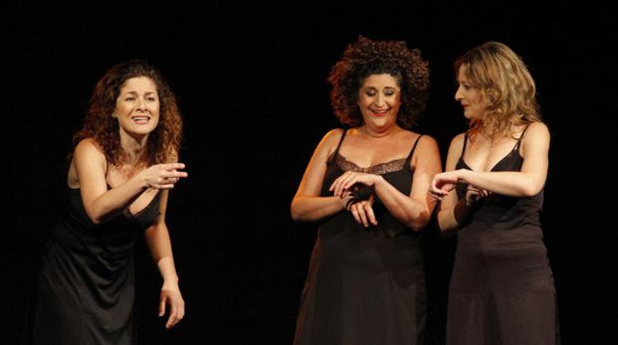 Las Niñas interpretando Viento Salvaje.