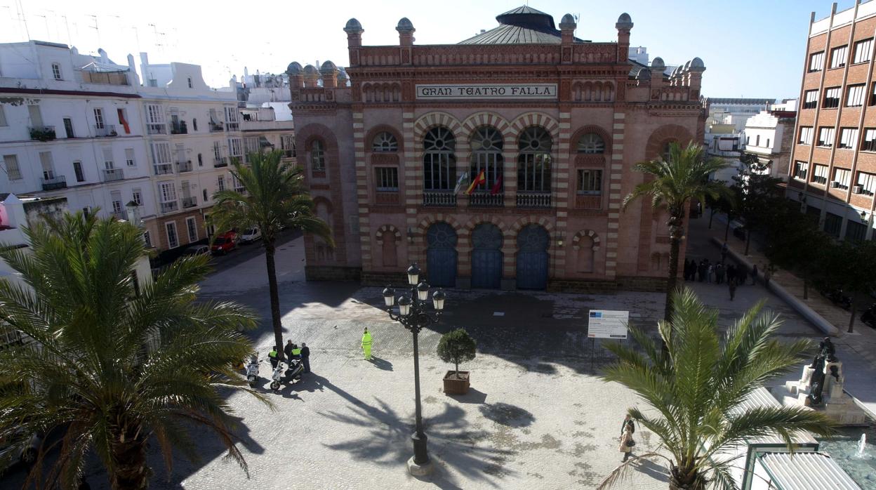 La administración de Loterías de la esquina de plaza Fragela reparte el primer premio.