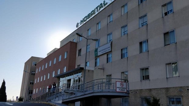 Una mujer ingresa en la UCI por coronavirus en Jerez