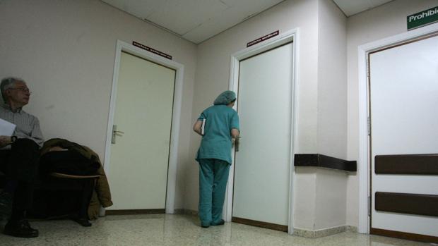 Mascarillas restringidas para evitar robos en los hospitales de Cádiz