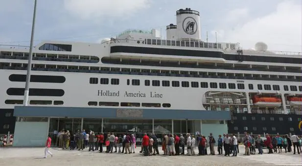 El puerto de Cádiz pierde diez cruceros por el coronavirus y más de 18.000 turistas