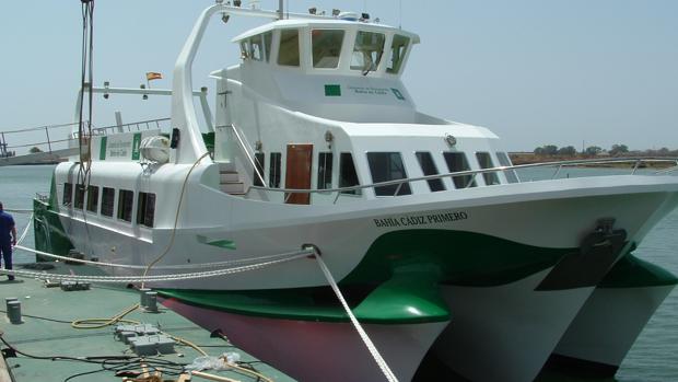 Los viajeros del catamarán de la Bahía de Cádiz caen hasta el 98 por ciento el domingo