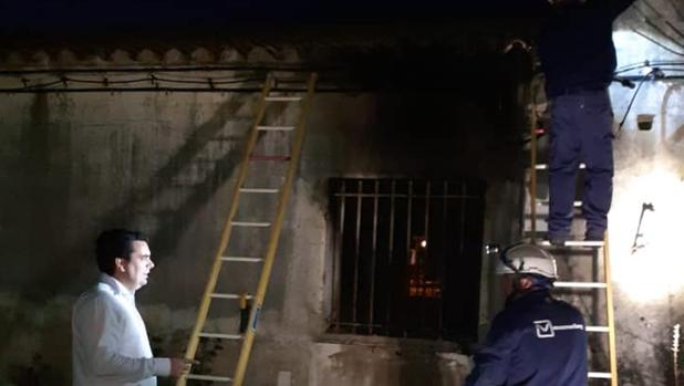 Un incendio provoca que vecinos del poblado de Doña Blanca sufrieran durante cinco horas el corte de luz