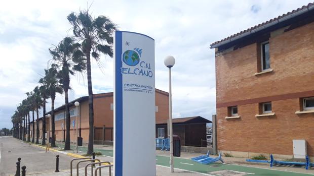 El edificio del CN Elcano, refugio para los sin techo de Cádiz durante el Estado de Alarma