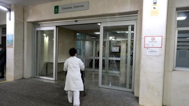 Primeros dos positivos por coronavirus en el Hospital Puerta del Mar de Cádiz