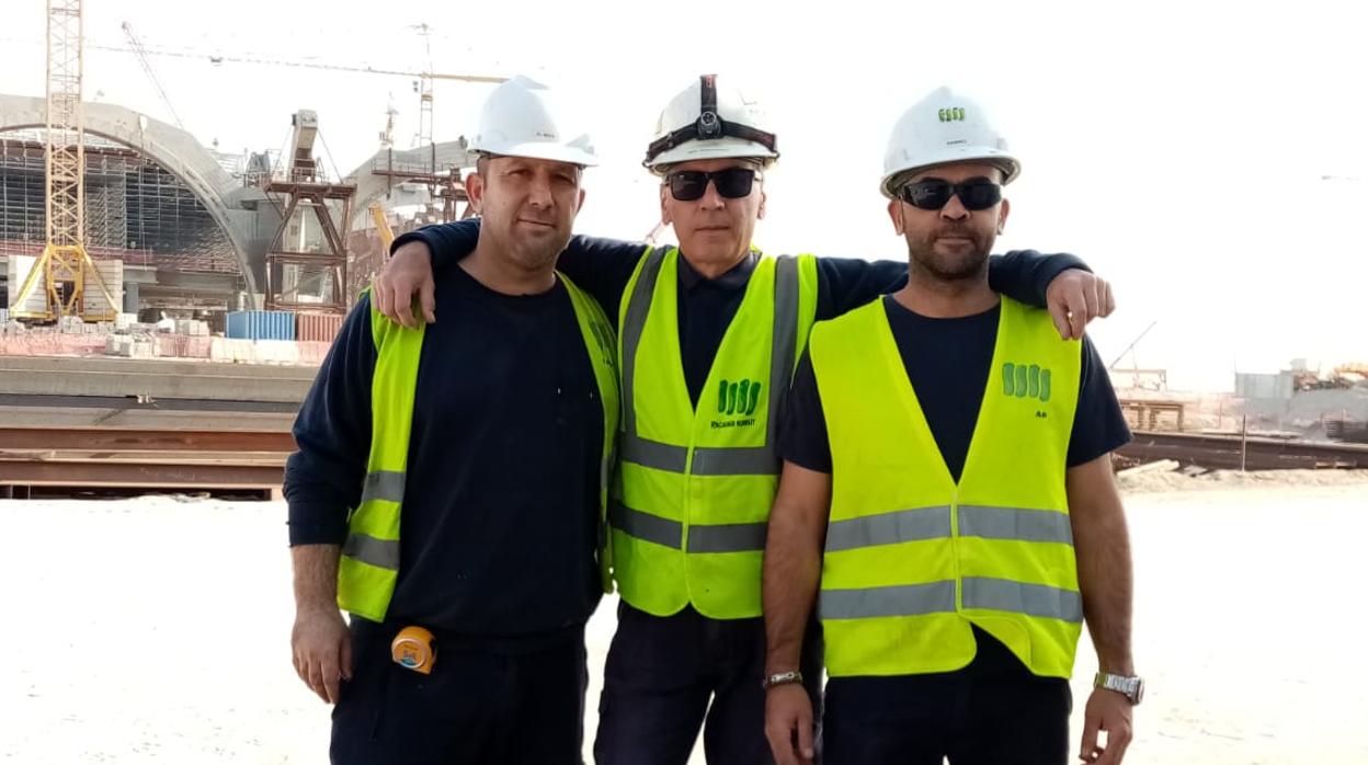 Los tres utreranos están trabajando en un proyecto de la empresa Pacadar en Kuwait