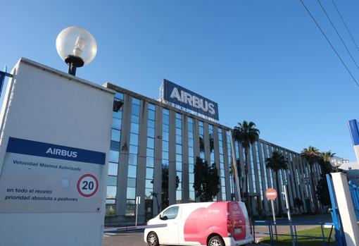 Vista panorámica de la entrada a la factoría de Airbus tomada este lunes