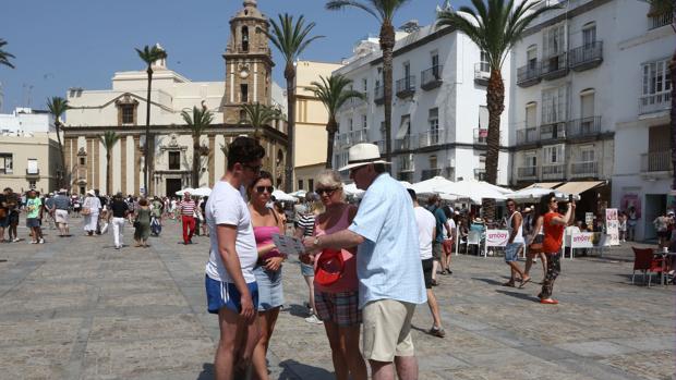 Cádiz perderá 325 millones procedentes del turismo por el coronavirus