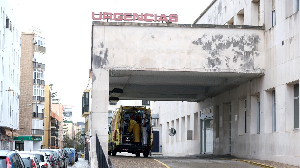 La entrada a Urgencias del Hospital Puerta del Mar, esta semana.