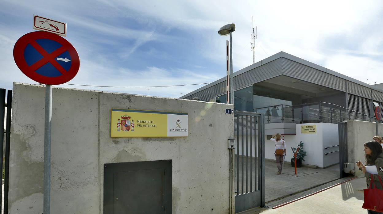 Cuartel de la Guardia Civil de Utrera, cuyos agentes han disuelto una fiesta flamenca